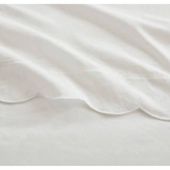 Armoire Collection Queen Scalloped Sheets Sets White NEW - Picture 2 of 5